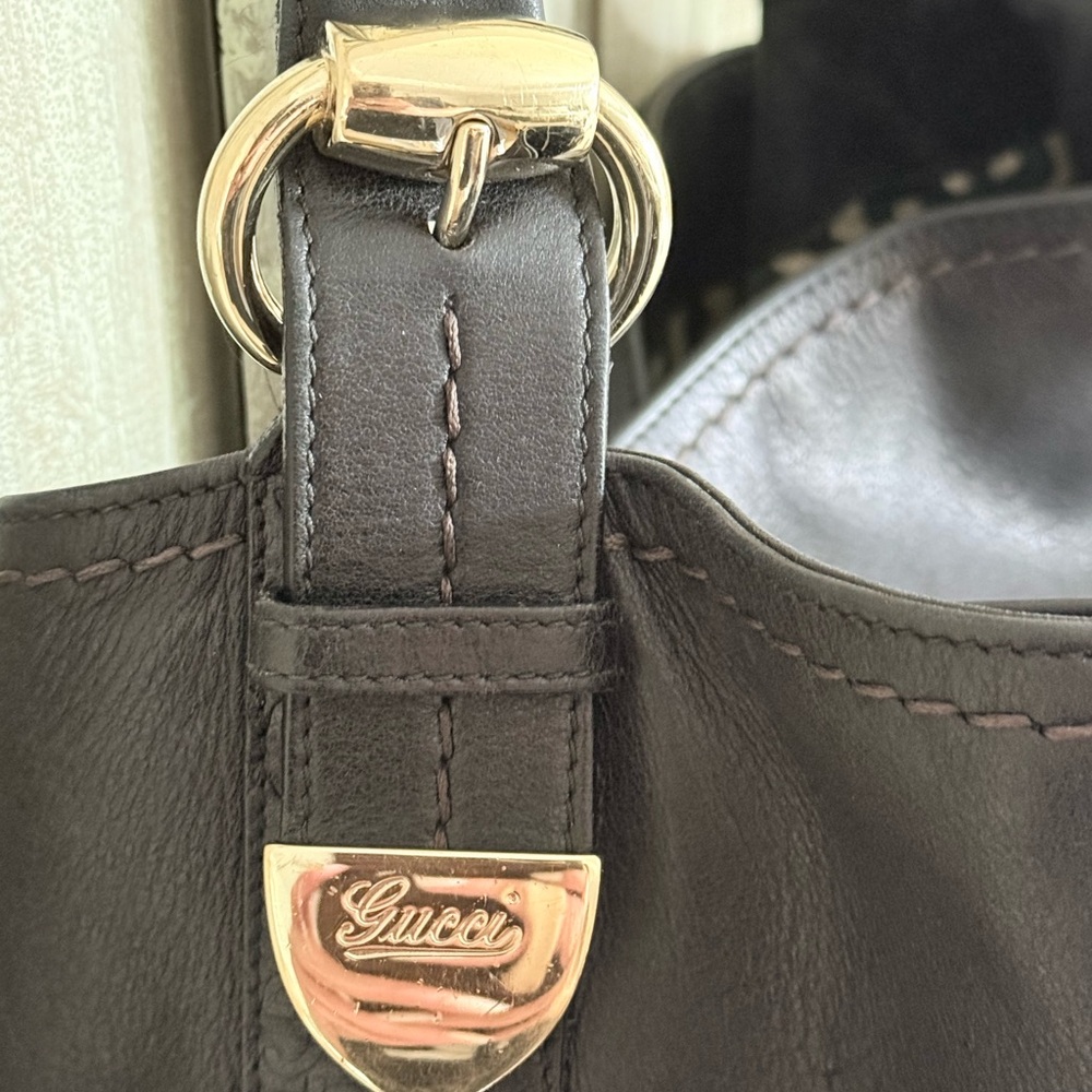 Gucci Black Leather Hobo Bag with Gold Hardware - Picture 5 of 16